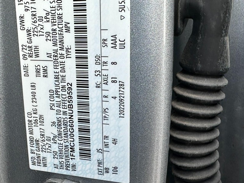 Ford Escape Vehicle Full-screen Gallery Image 18