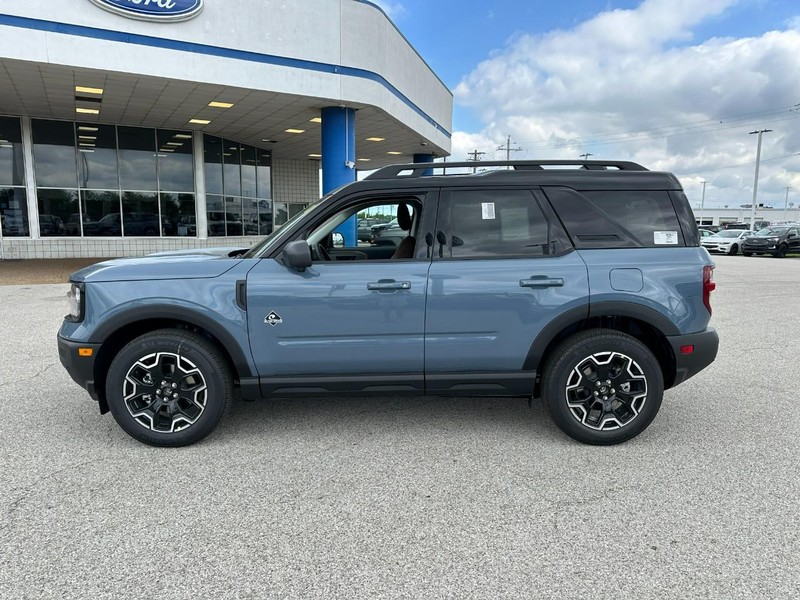 Ford Bronco Sport Vehicle Full-screen Gallery Image 2