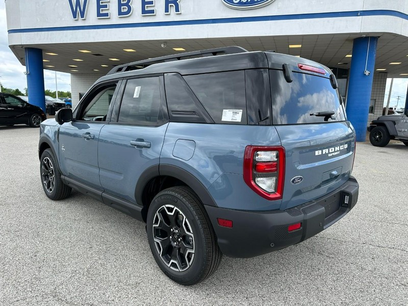 Ford Bronco Sport Vehicle Full-screen Gallery Image 3