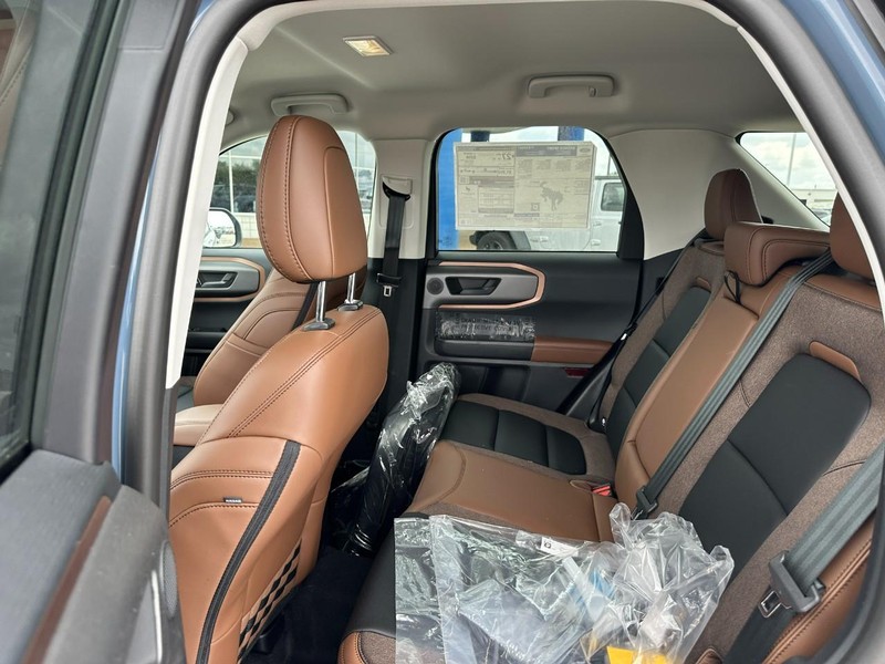 Ford Bronco Sport Vehicle Full-screen Gallery Image 4