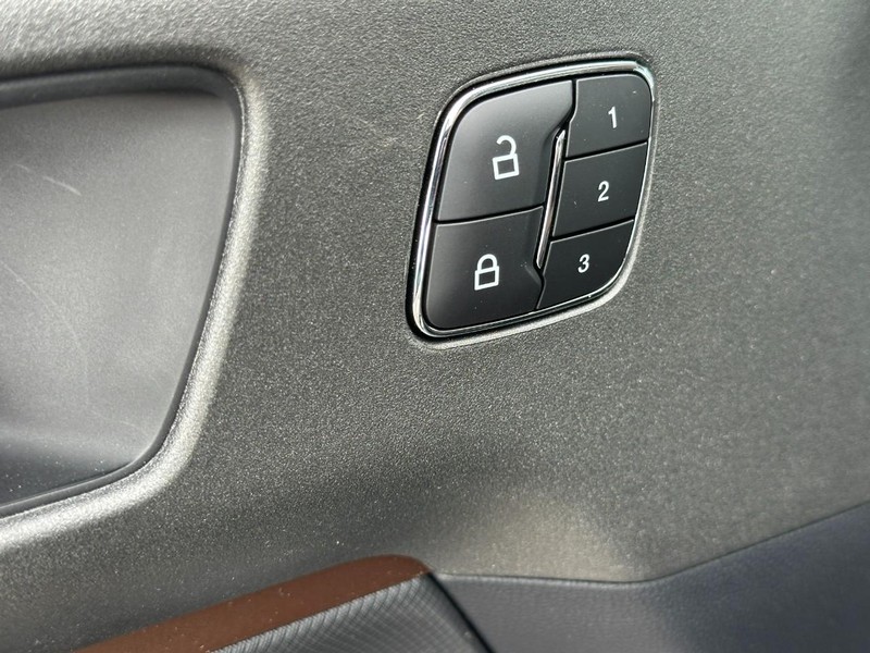 Ford Bronco Sport Vehicle Full-screen Gallery Image 11