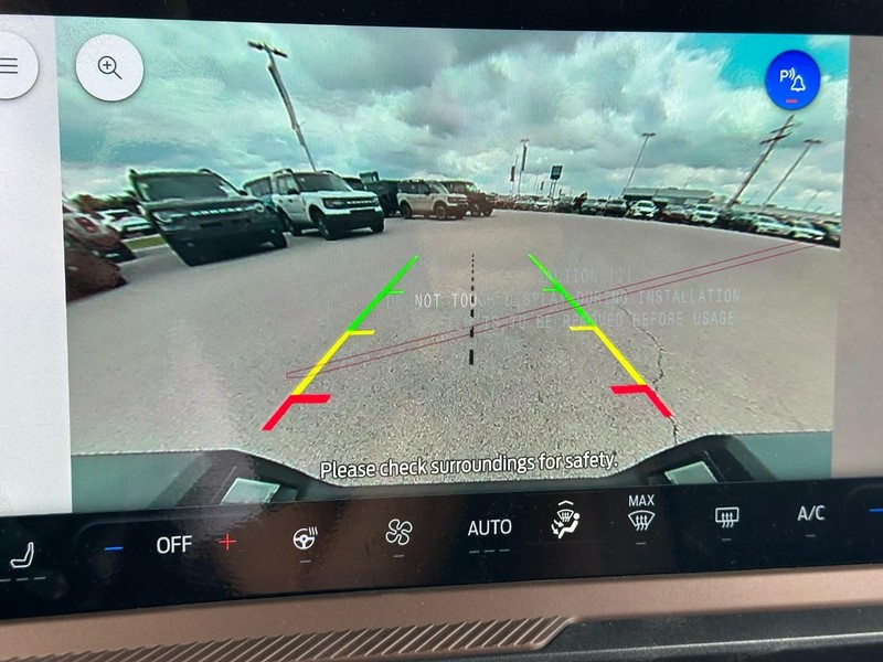 Ford Bronco Sport Vehicle Full-screen Gallery Image 16