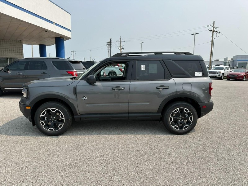 Ford Bronco Sport Vehicle Full-screen Gallery Image 2
