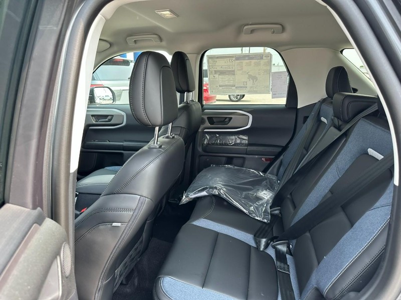 Ford Bronco Sport Vehicle Full-screen Gallery Image 4