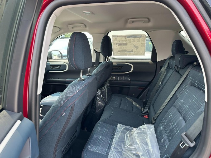 Ford Bronco Sport Vehicle Full-screen Gallery Image 4