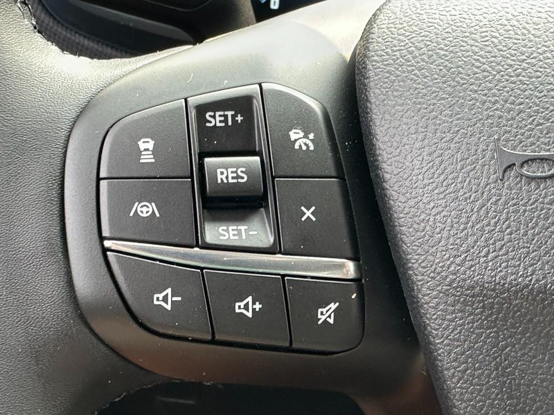 Ford Bronco Sport Vehicle Full-screen Gallery Image 11