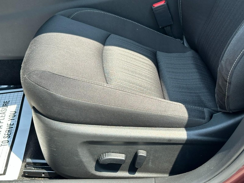 Nissan Altima Vehicle Full-screen Gallery Image 17