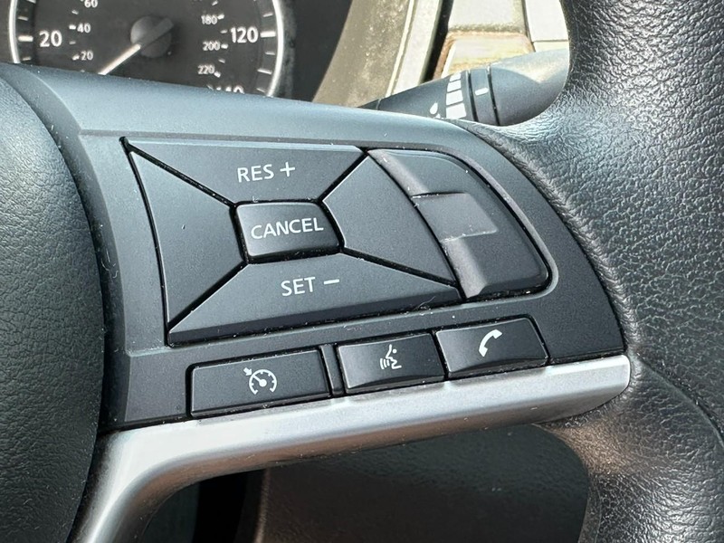 Nissan Altima Vehicle Full-screen Gallery Image 19