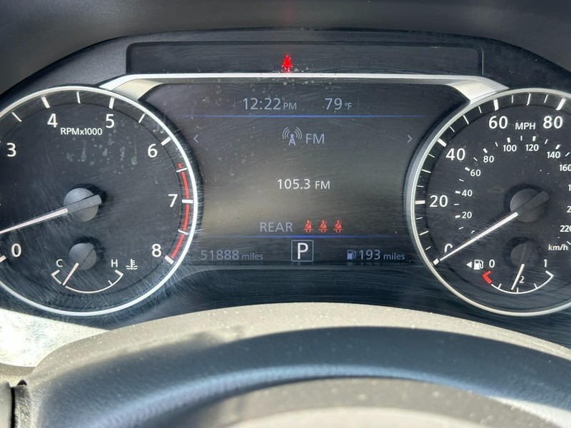 Nissan Altima Vehicle Full-screen Gallery Image 20