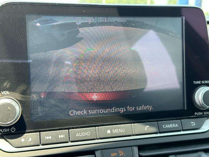 Nissan Altima Vehicle Full-screen Gallery Image 21