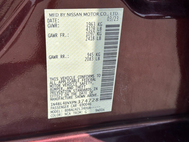 Nissan Altima Vehicle Full-screen Gallery Image 22