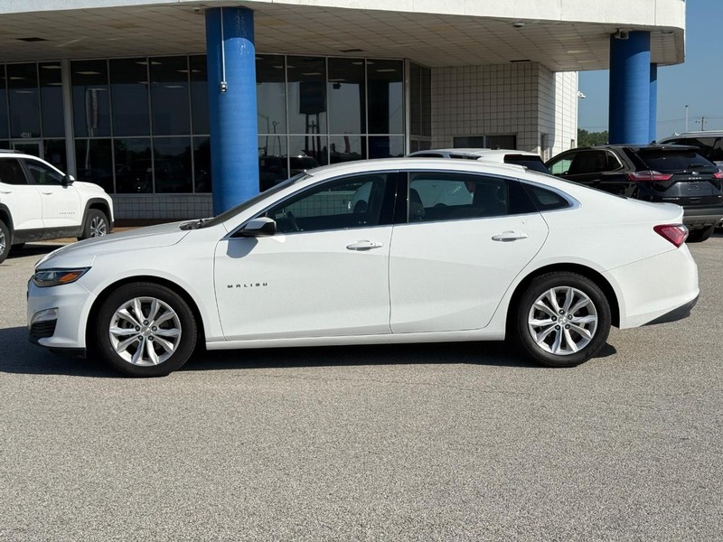 Chevrolet Malibu Vehicle Full-screen Gallery Image 2