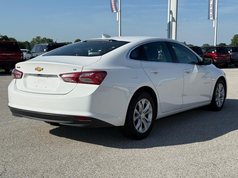 Chevrolet Malibu Vehicle Full-screen Gallery Image 5