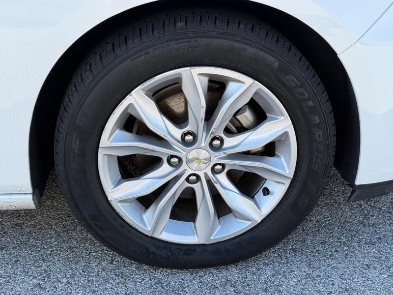 Chevrolet Malibu Vehicle Full-screen Gallery Image 7