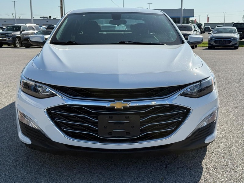 Chevrolet Malibu Vehicle Full-screen Gallery Image 9