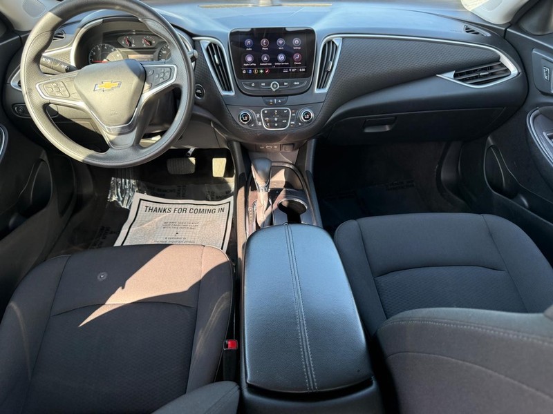 Chevrolet Malibu Vehicle Full-screen Gallery Image 11