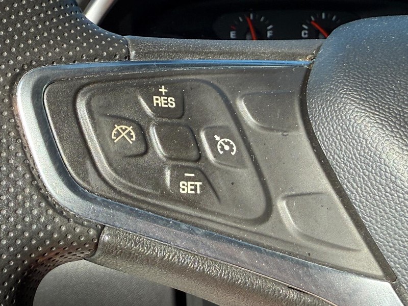 Chevrolet Malibu Vehicle Full-screen Gallery Image 13