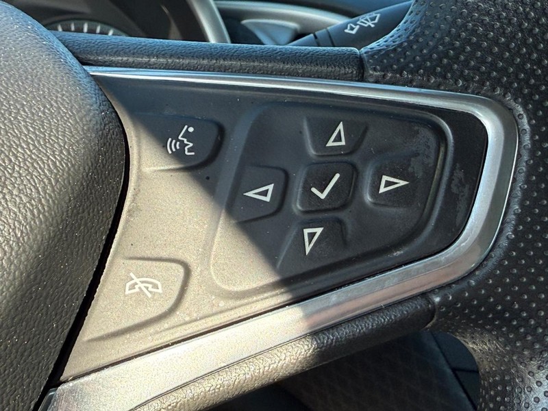 Chevrolet Malibu Vehicle Full-screen Gallery Image 14