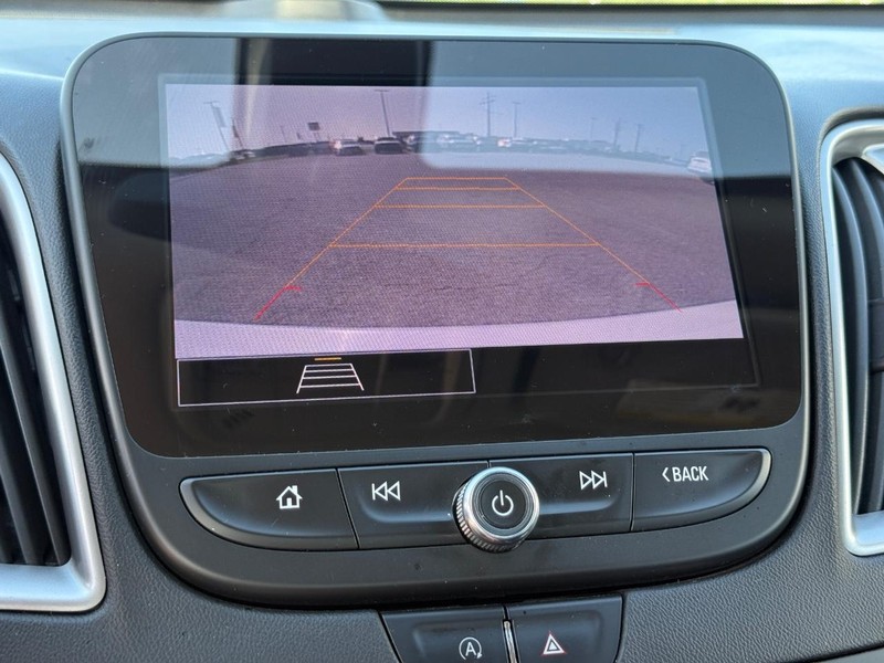 Chevrolet Malibu Vehicle Full-screen Gallery Image 17