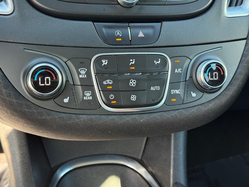 Chevrolet Malibu Vehicle Full-screen Gallery Image 18