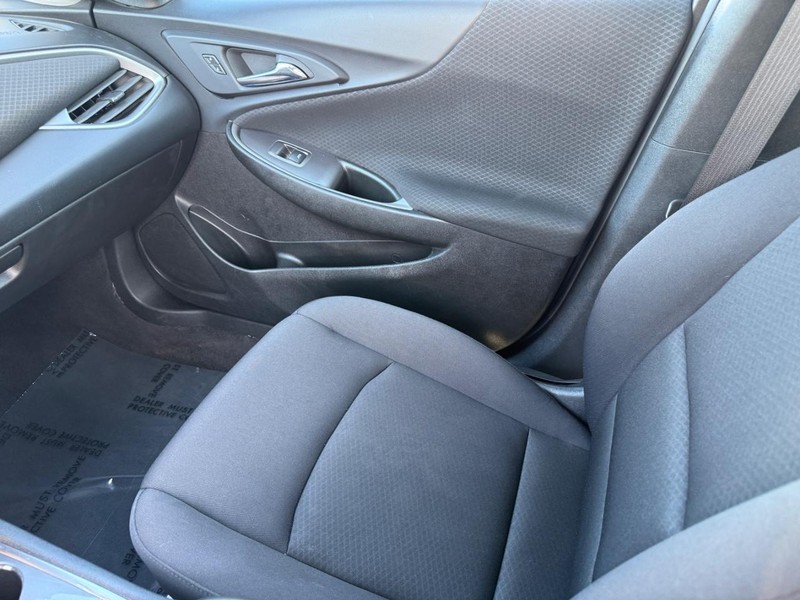 Chevrolet Malibu Vehicle Full-screen Gallery Image 20