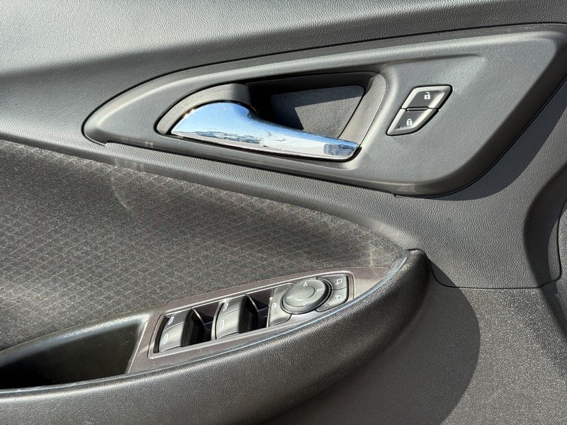 Chevrolet Malibu Vehicle Full-screen Gallery Image 23