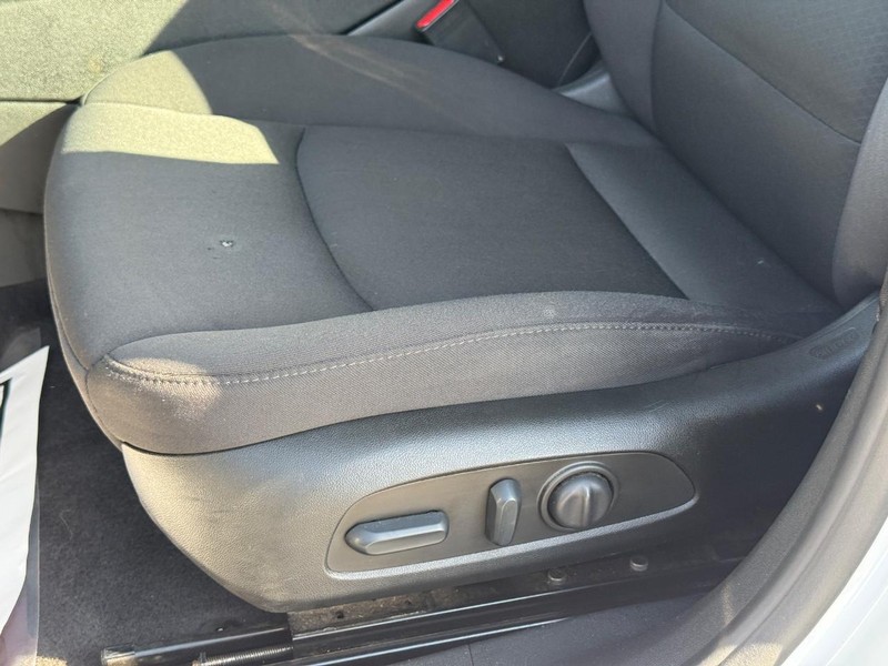 Chevrolet Malibu Vehicle Full-screen Gallery Image 24