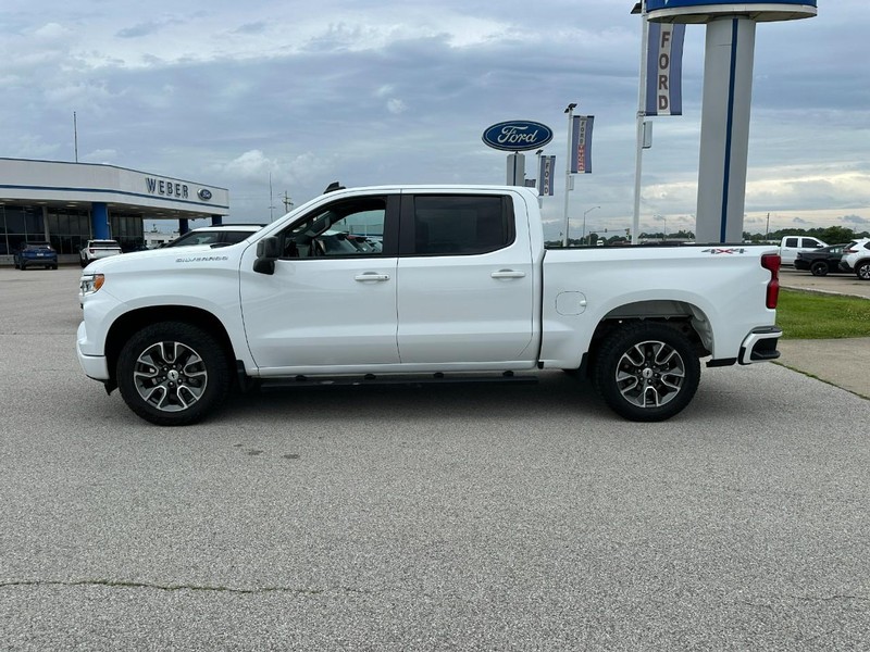 Chevrolet Silverado 1500 Vehicle Full-screen Gallery Image 2