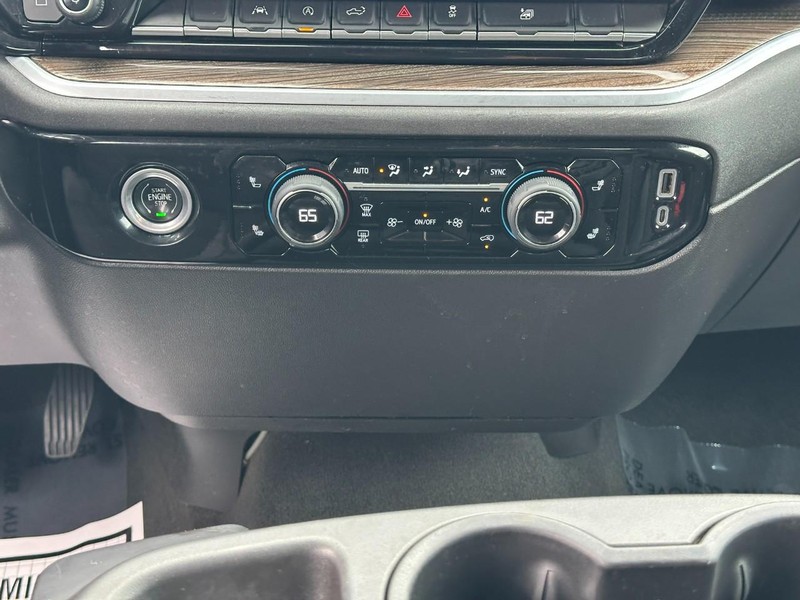 Chevrolet Silverado 1500 Vehicle Full-screen Gallery Image 14