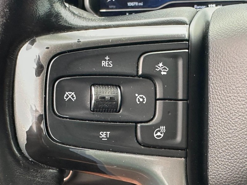 Chevrolet Silverado 1500 Vehicle Full-screen Gallery Image 18