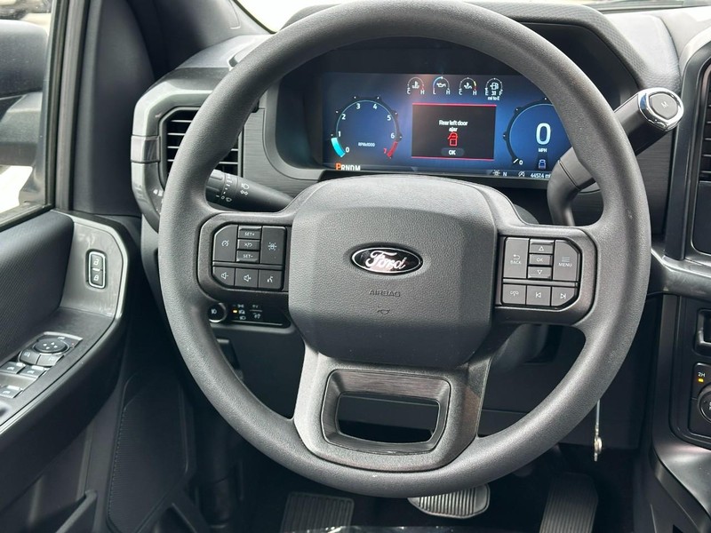 Ford F-150 Vehicle Full-screen Gallery Image 6