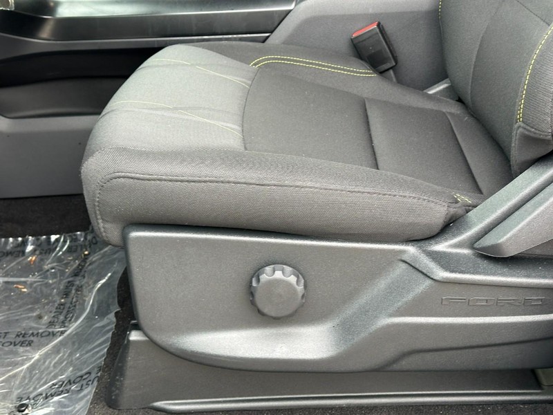 Ford F-150 Vehicle Full-screen Gallery Image 10