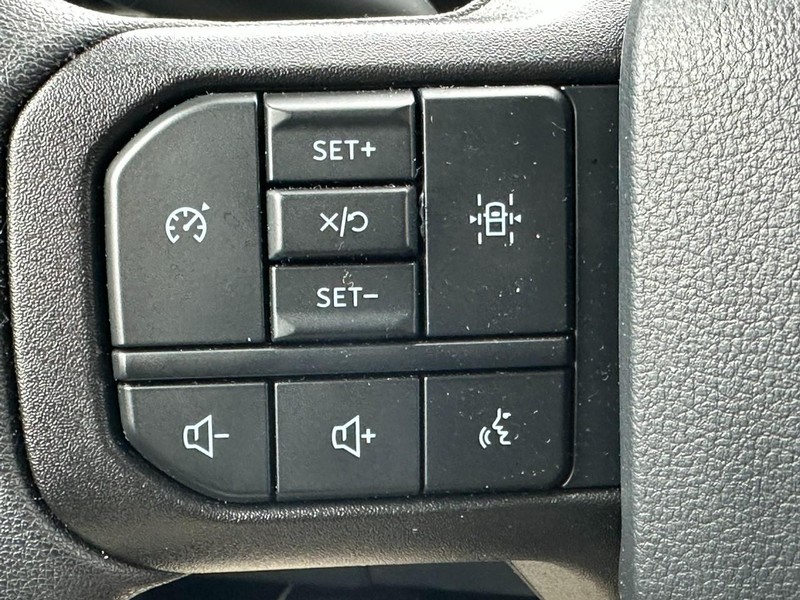 Ford F-150 Vehicle Full-screen Gallery Image 11