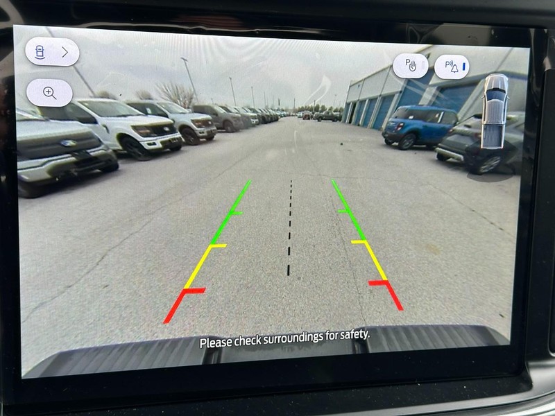 Ford F-150 Vehicle Full-screen Gallery Image 13