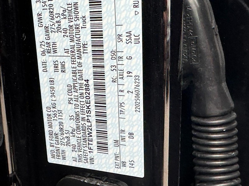 Ford F-150 Vehicle Full-screen Gallery Image 14