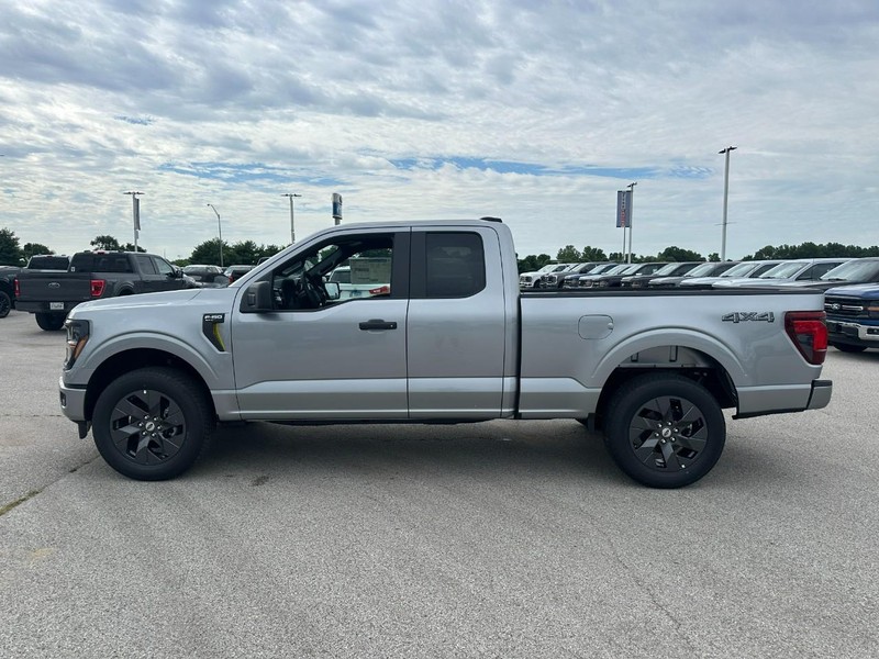 Ford F-150 Vehicle Full-screen Gallery Image 2