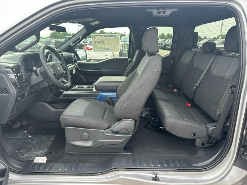 Ford F-150 Vehicle Full-screen Gallery Image 4