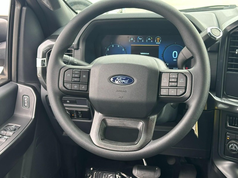 Ford F-150 Vehicle Full-screen Gallery Image 6