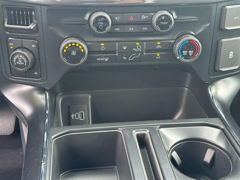 Ford F-150 Vehicle Full-screen Gallery Image 8