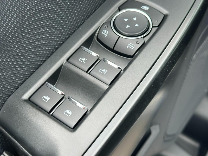 Ford F-150 Vehicle Full-screen Gallery Image 10