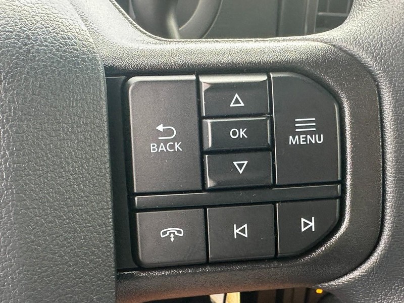 Ford F-150 Vehicle Full-screen Gallery Image 12