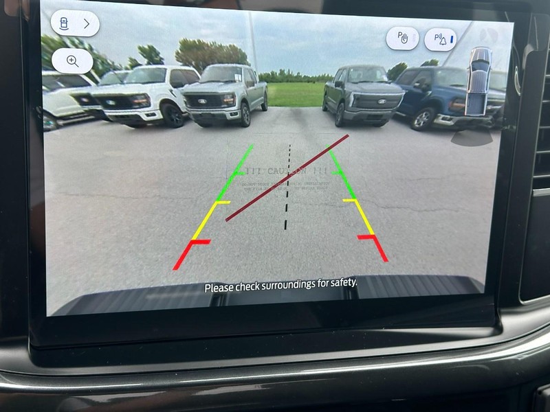 Ford F-150 Vehicle Full-screen Gallery Image 14