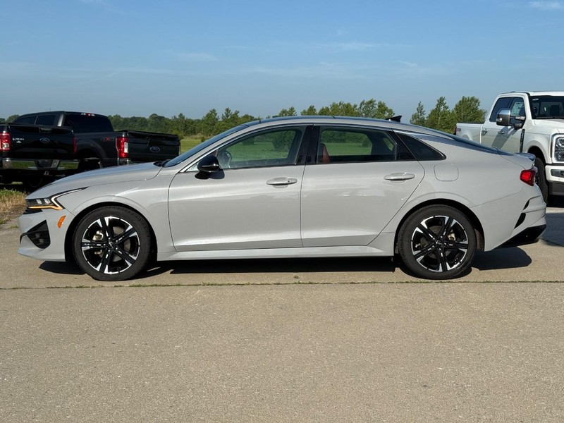 Kia K5 Vehicle Full-screen Gallery Image 2