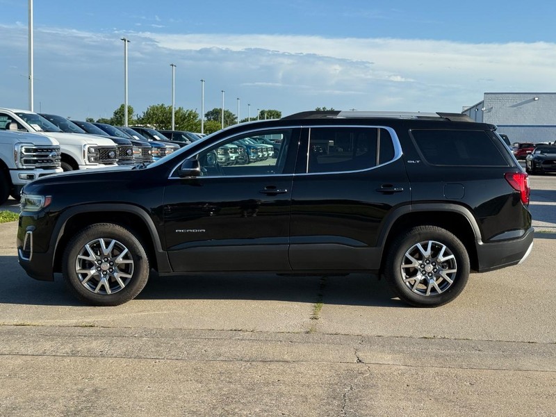 GMC Acadia Vehicle Full-screen Gallery Image 2