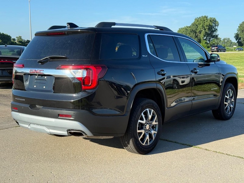GMC Acadia Vehicle Full-screen Gallery Image 5