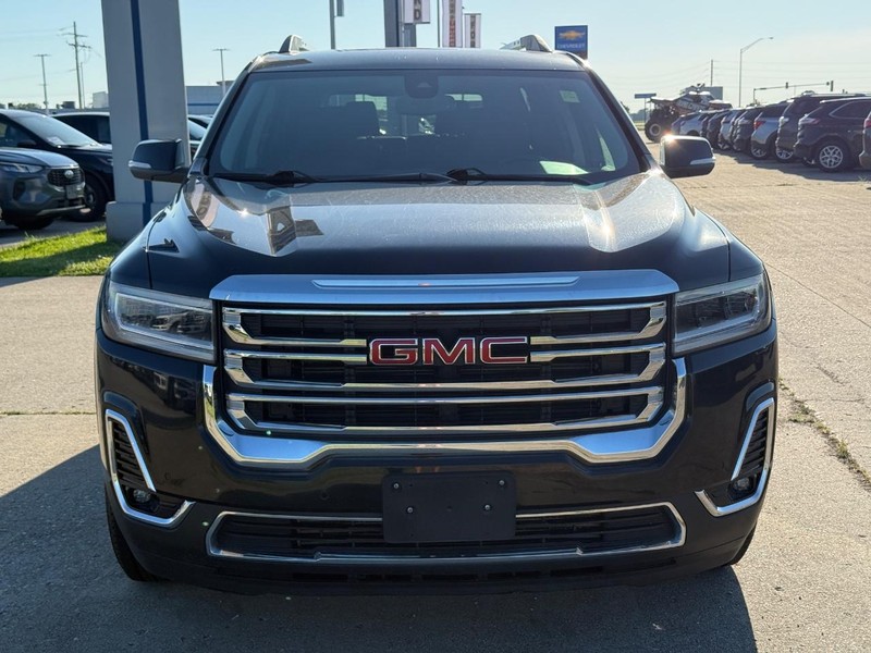 GMC Acadia Vehicle Full-screen Gallery Image 9