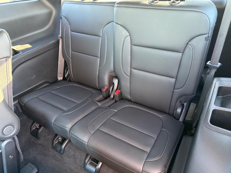 GMC Acadia Vehicle Full-screen Gallery Image 10