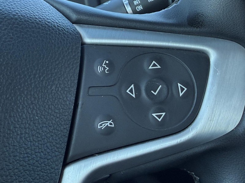 GMC Acadia Vehicle Full-screen Gallery Image 15