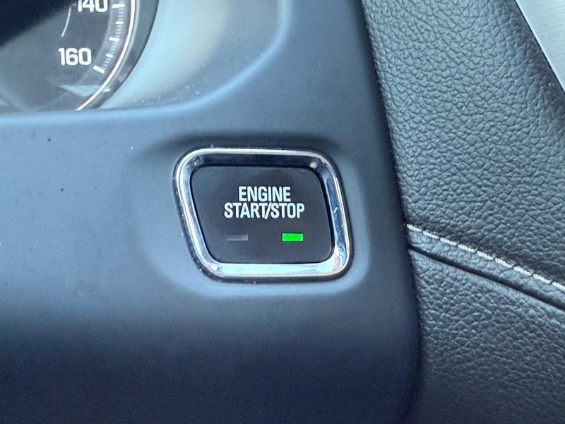 GMC Acadia Vehicle Full-screen Gallery Image 16