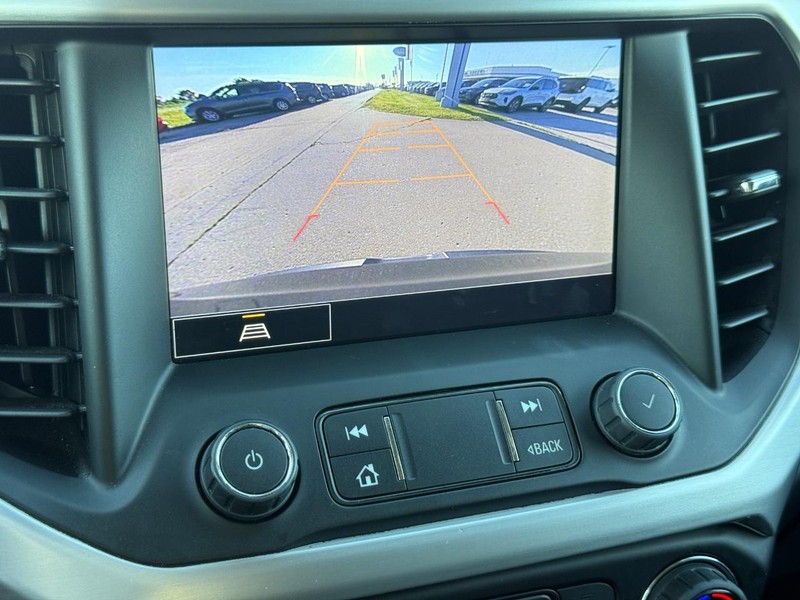 GMC Acadia Vehicle Full-screen Gallery Image 18